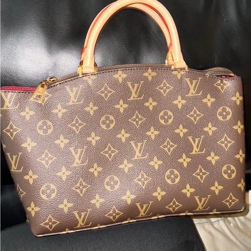 Louis Vuitton purse